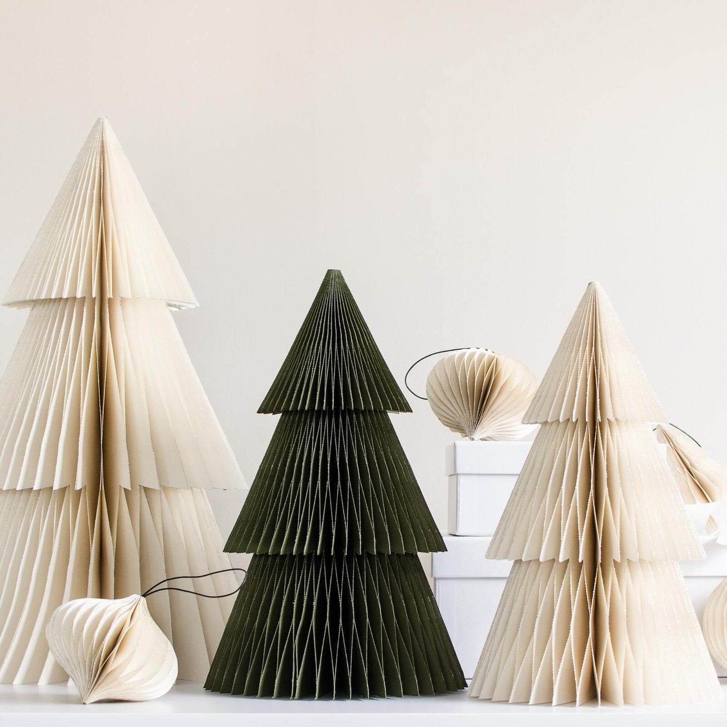 Deluxe Tree Standing Ornament Off-White