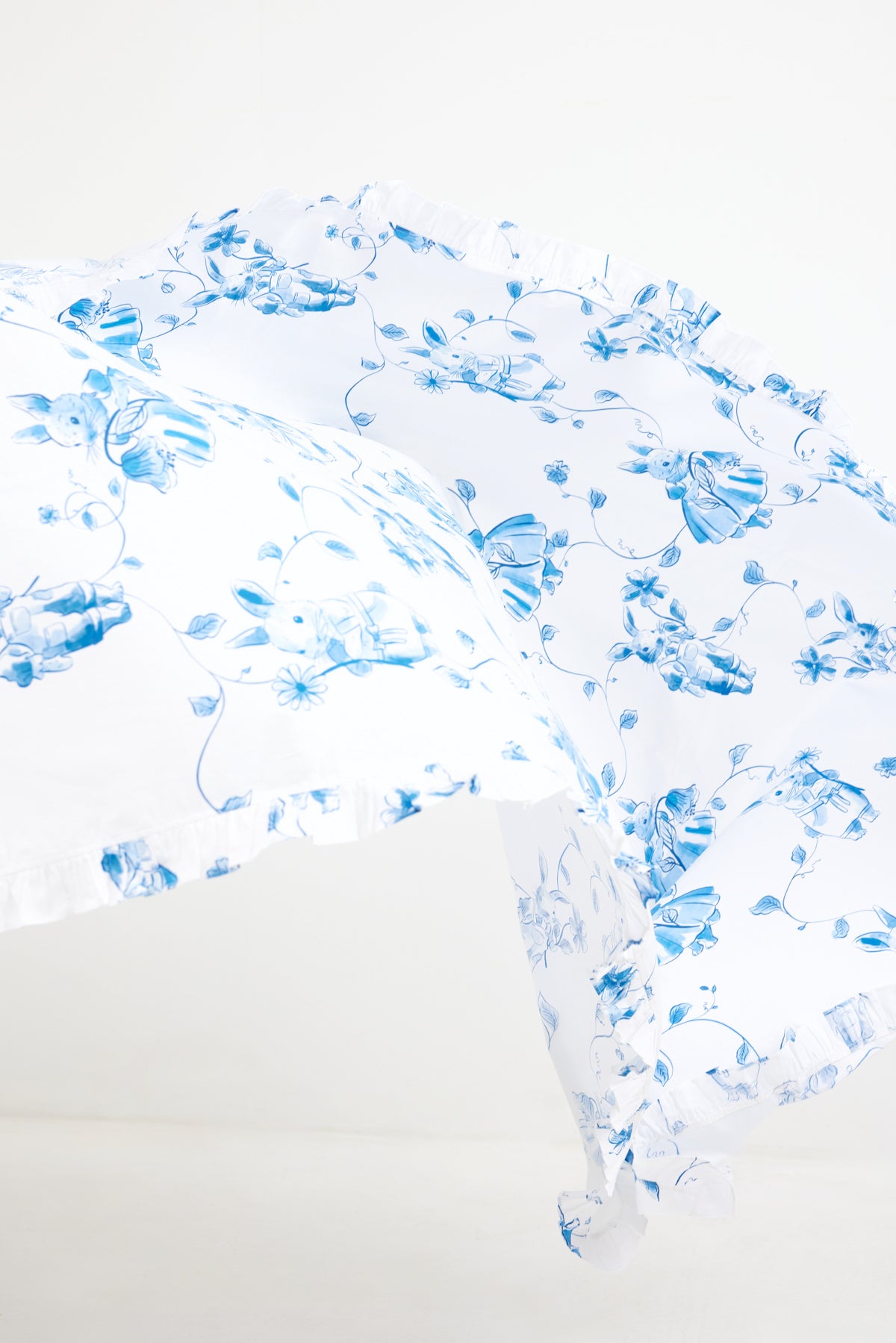 Binny Lily Bobtail Tablecloth
