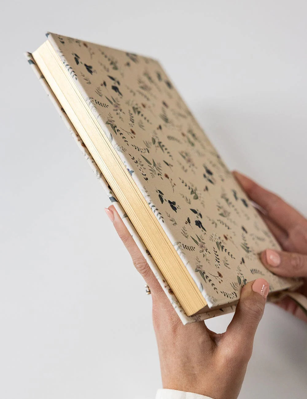 2026 Desktop Linen Bound Planner