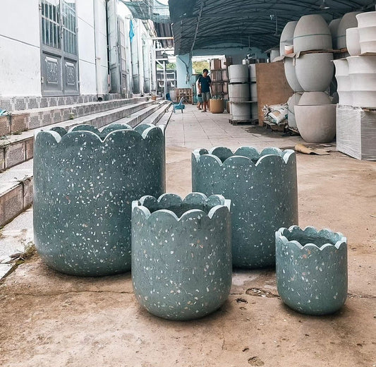 Big Daisy Clover Pots Olive