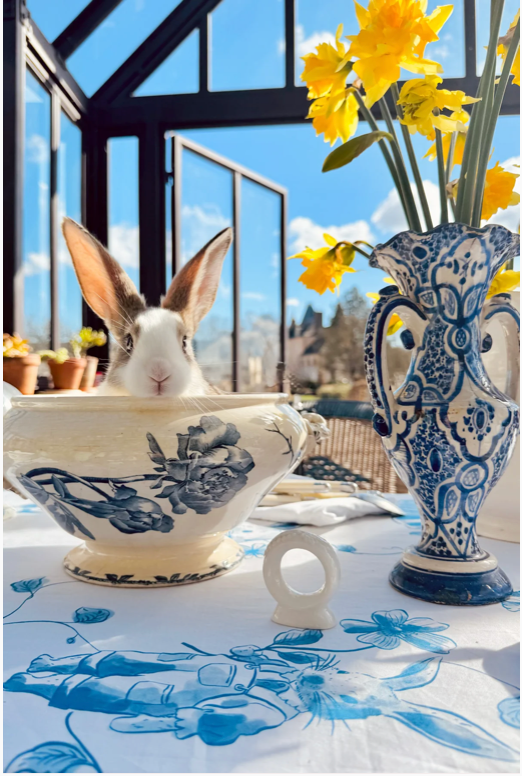 Binny Lily Bobtail Tablecloth