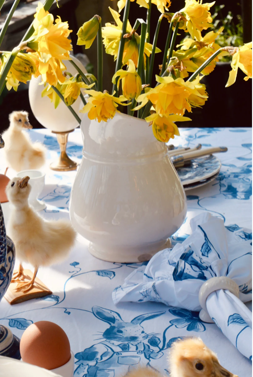 Binny Lily Bobtail Tablecloth