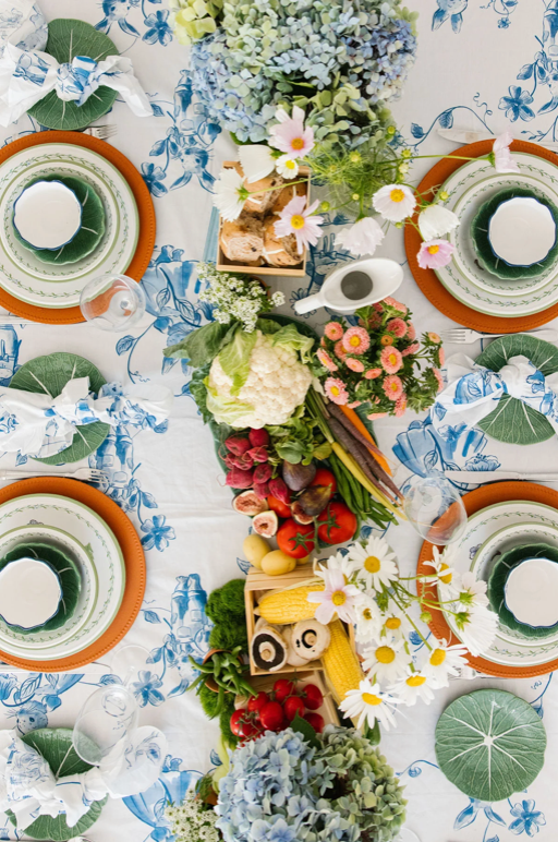 Binny Lily Bobtail Tablecloth