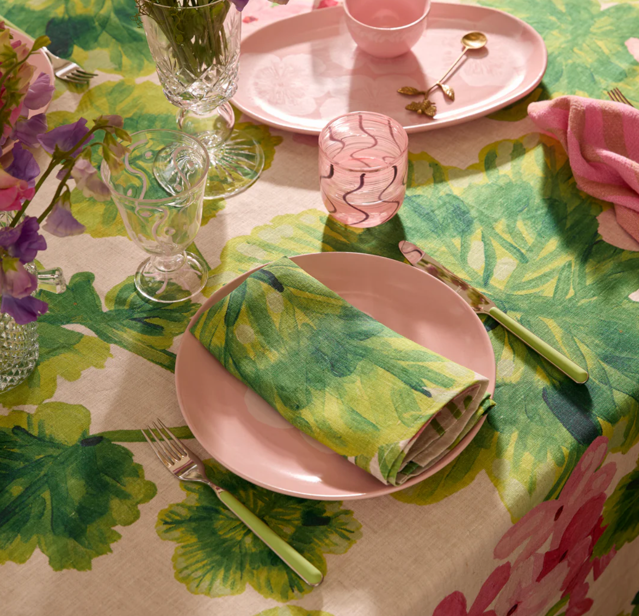 Bonnie & Neil Geranium Table Linen