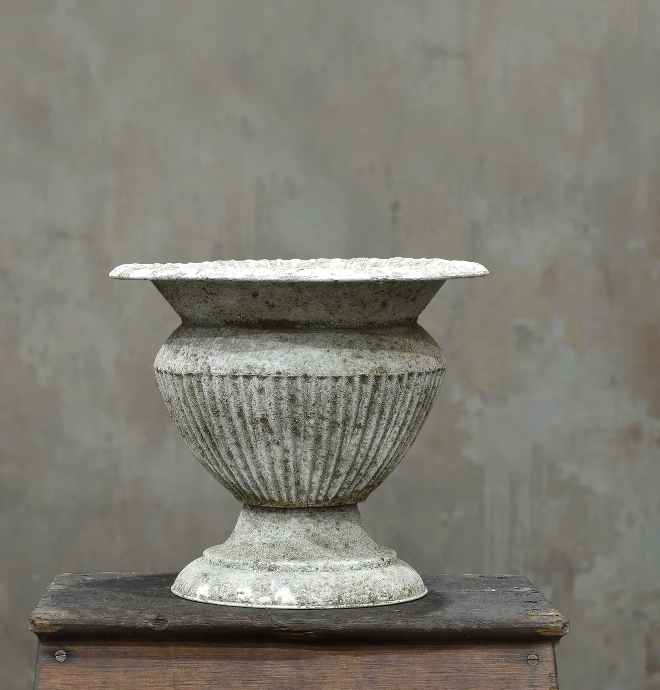 Wicka Ossa Fluted Urn
