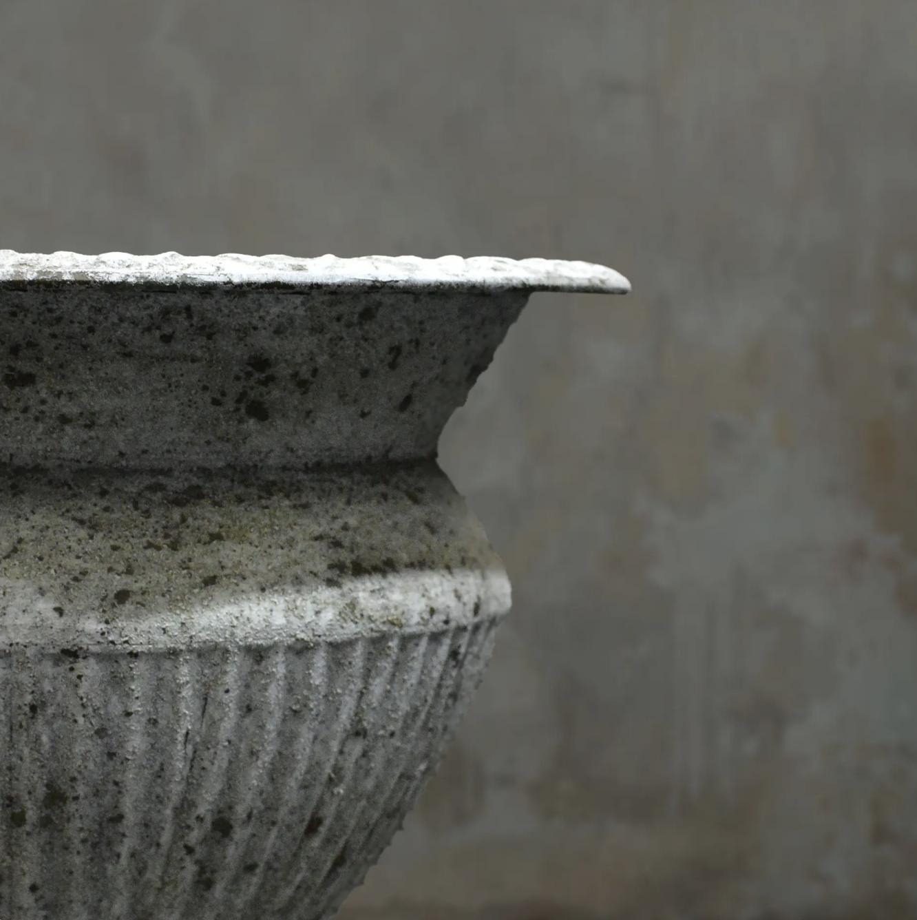 Wicka Ossa Fluted Urn