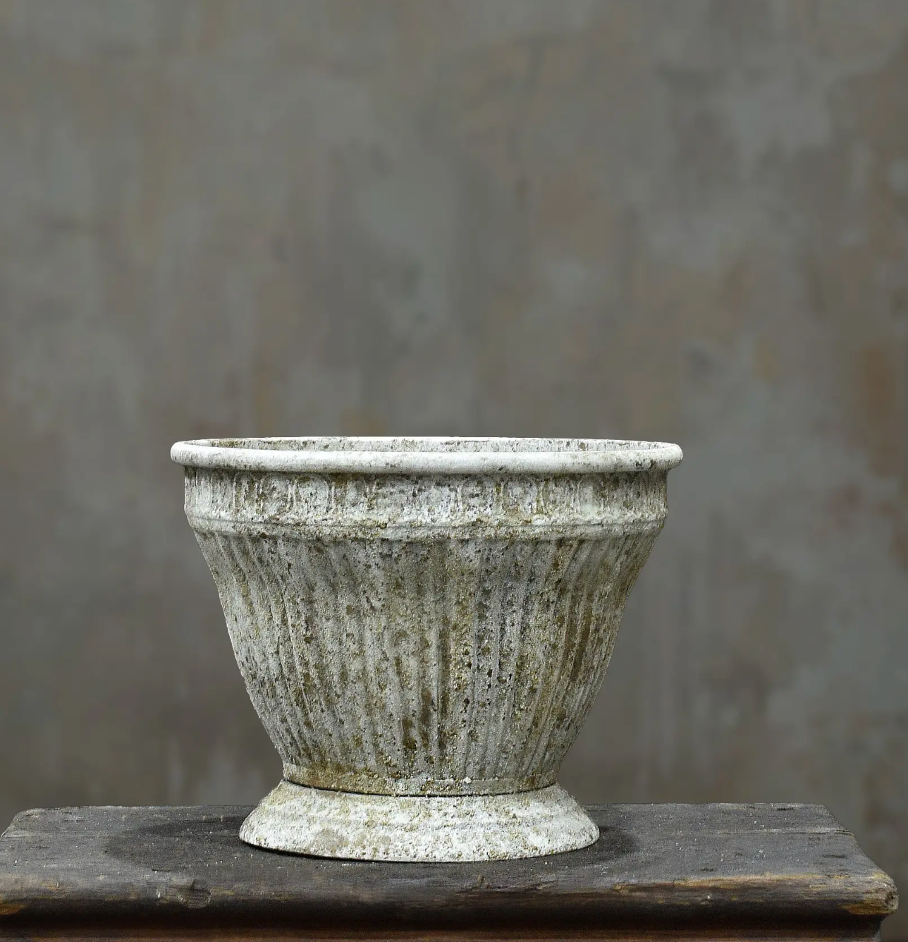 Wicka Valencia Stout Footed planter