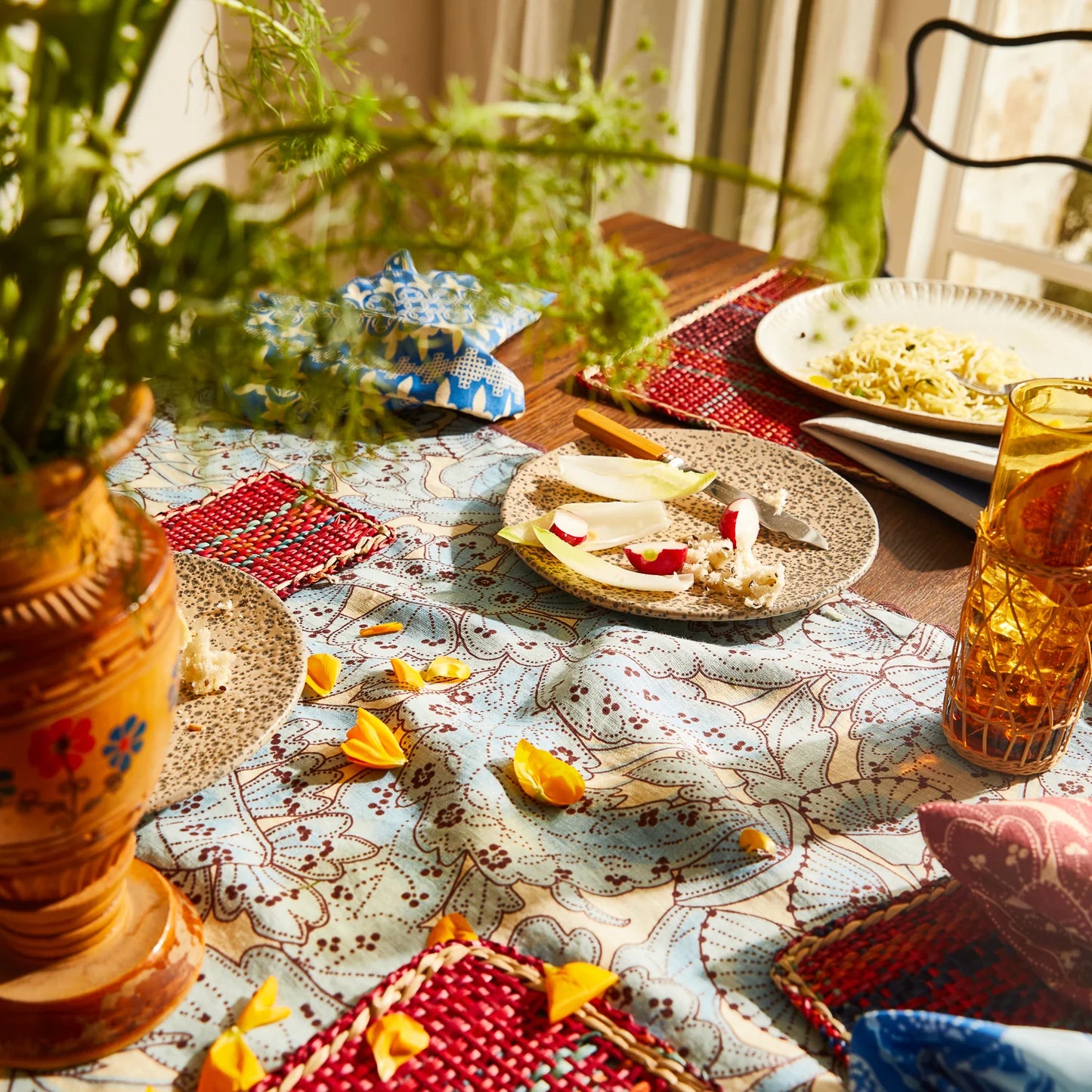Lucia Table Linen
